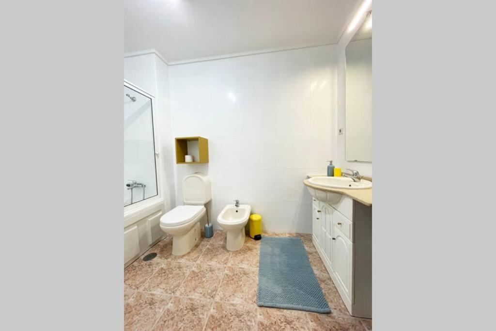 Yellow House Aveiro Smart Tv And Garage Bagian luar foto