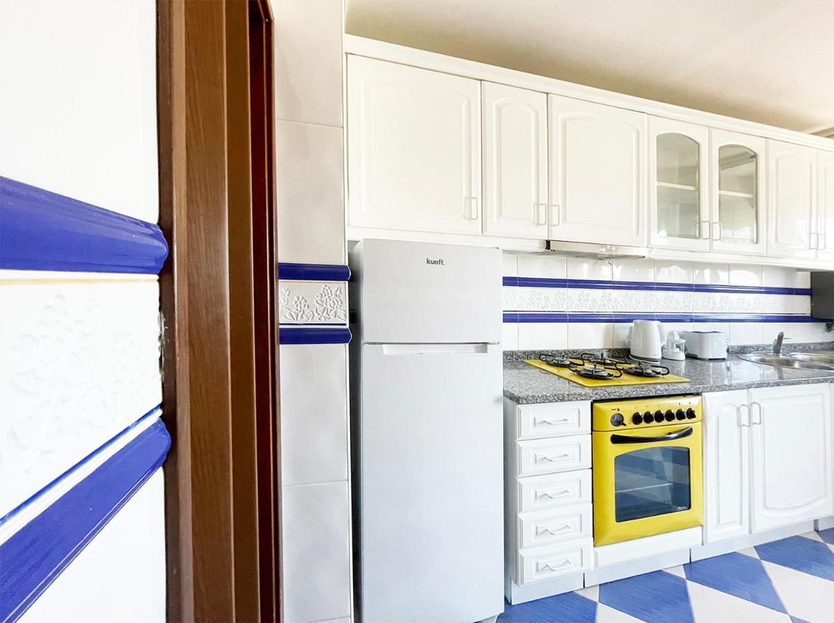 Yellow House Aveiro Smart Tv And Garage Bagian luar foto