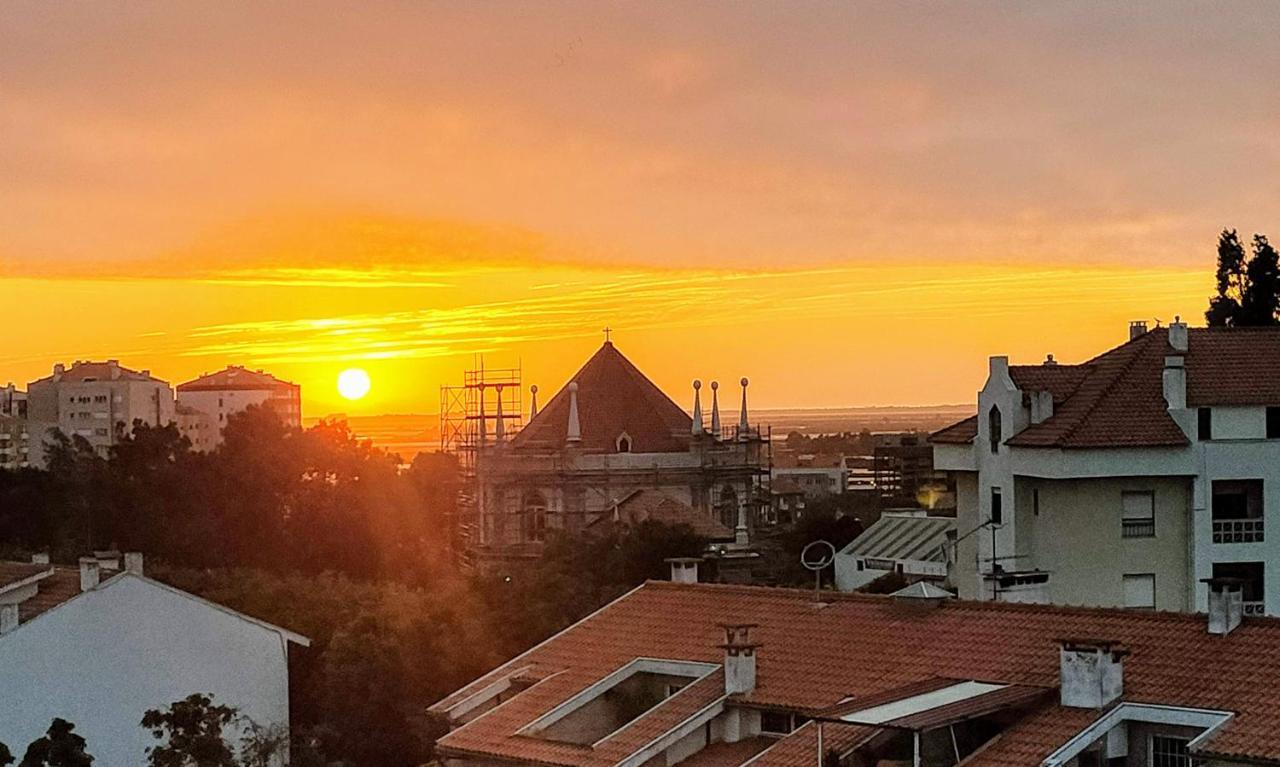 Yellow House Aveiro Smart Tv And Garage Bagian luar foto