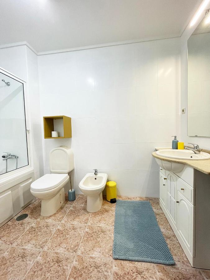 Yellow House Aveiro Smart Tv And Garage Bagian luar foto